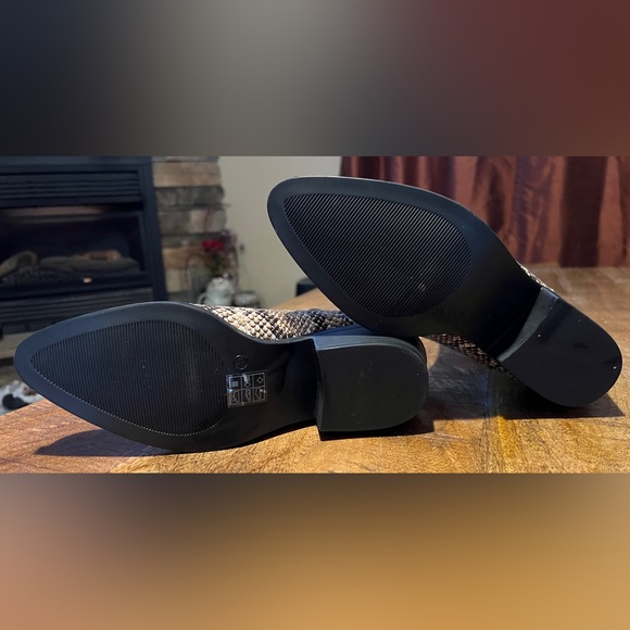 NWOT Monki Women’s faux snakeskin ankle boots 7.5 - Picture 11 of 16